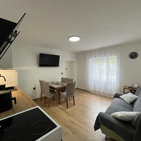 Dom wakacyjny Holliday House Klostar Jadranovo